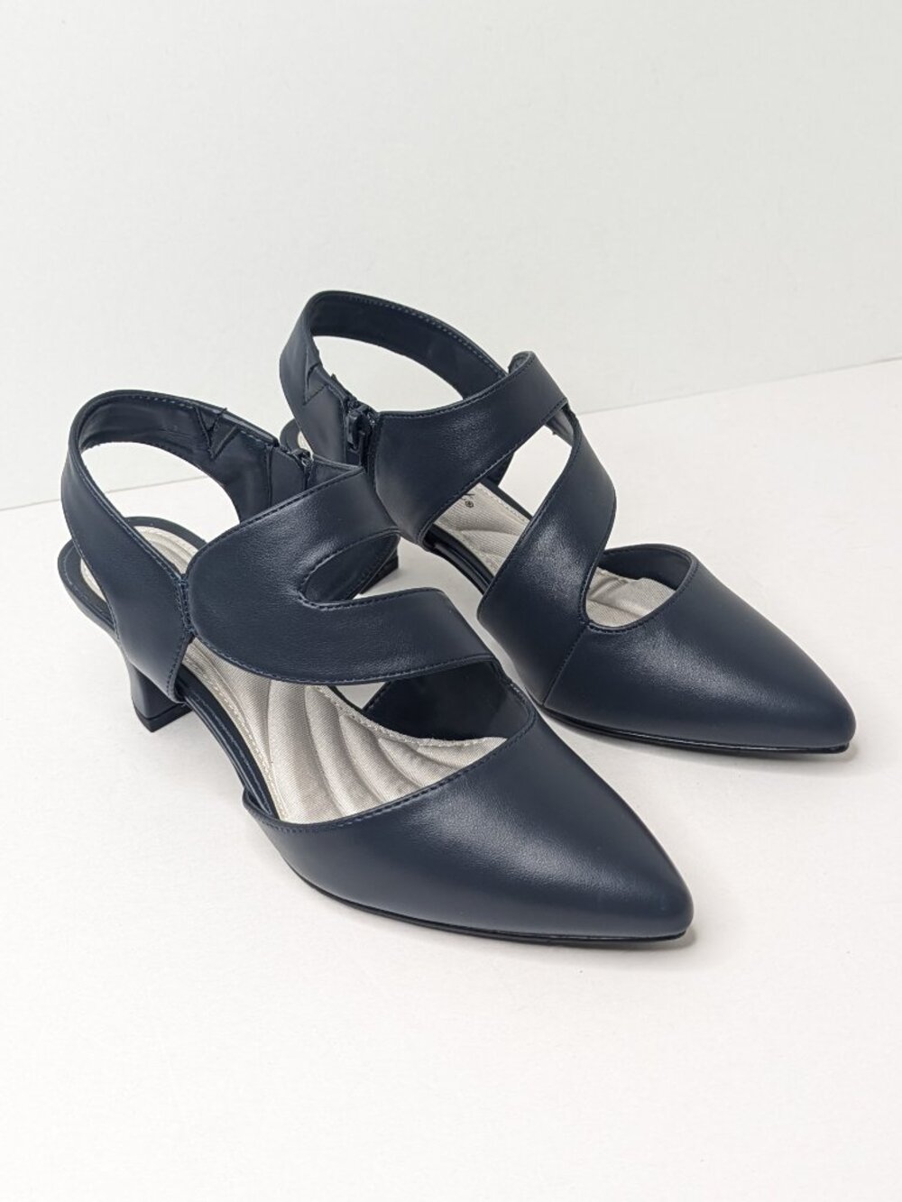 Easy Street Venue Pumps Navy Womens 6.5 Wide